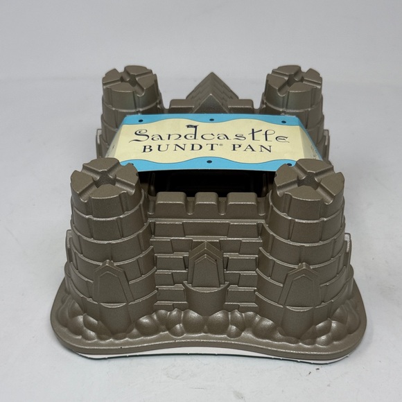 Williams Sonoma Nordic Ware Sandcastle Castle Bundt Cake Mold NEW - Picture 1 of 4